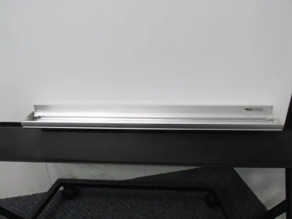 オカムラ 縦型脚付片面ホワイトボード L981ABZC97 縦型脚付片面ホワイトボード L981ABZC97