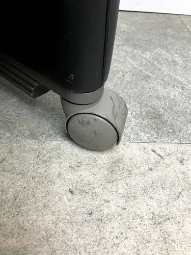 オカムラ キャスター付き固定肘付きミーティングチェア L286ZF P553 キャスター付き固定肘付きミーティングチェア L286ZF P553