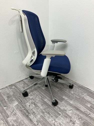 オカムラ 可動肘付シルフィーチェア C686BZ FMP3 可動肘付シルフィーチェア C686BZ FMP3