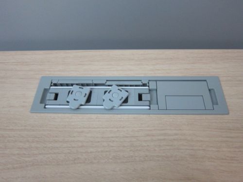 オカムラ デスクパネル付き電動昇降式1150平デスク Swift デスクパネル付き電動昇降式1150平デスク Swift