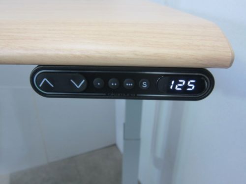 オカムラ デスクパネル付き電動昇降式1150平デスク Swift デスクパネル付き電動昇降式1150平デスク Swift