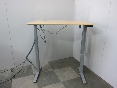 オカムラ デスクパネル付き電動昇降式1150平デスク Swift デスクパネル付き電動昇降式1150平デスク Swift