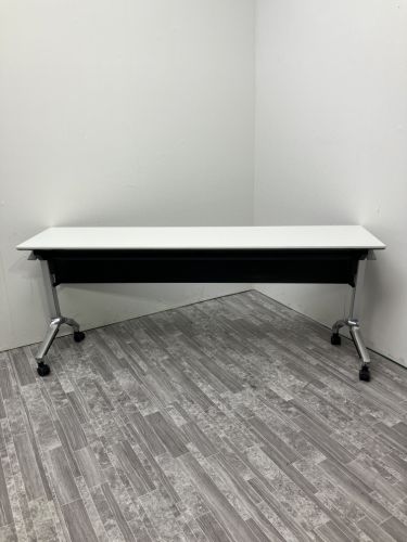 コクヨ コンフェスト1800サイドスタックテーブル KTT-1300BMAW コンフェスト1800サイドスタックテーブル KTT-1300BMAW