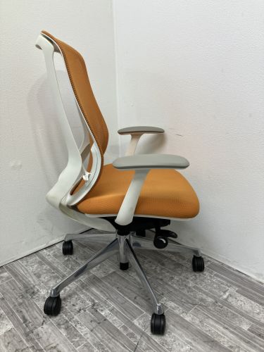 オカムラ 固定肘付シルフィーチェア  固定肘付シルフィーチェア 