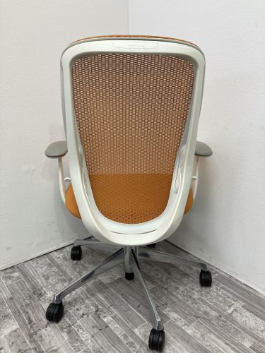 オカムラ 固定肘付シルフィーチェア  固定肘付シルフィーチェア 