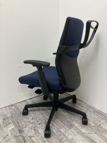 オカムラ 可動肘付エスクードチェア C496ZR FFW4 可動肘付エスクードチェア C496ZR FFW4