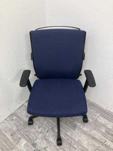 オカムラ 可動肘付エスクードチェア C496ZR FFW4 可動肘付エスクードチェア C496ZR FFW4