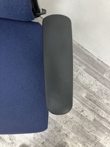 オカムラ 可動肘付エスクードチェア C496ZR FFW4 可動肘付エスクードチェア C496ZR FFW4