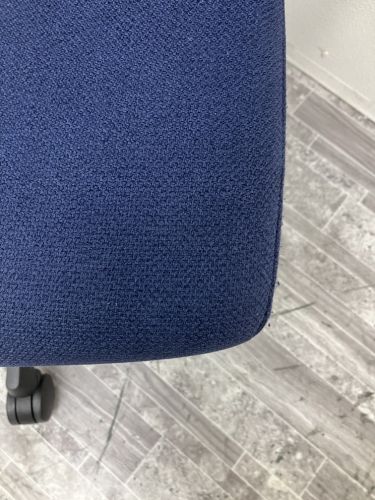 オカムラ 可動肘付エスクードチェア C496ZR FFW4 可動肘付エスクードチェア C496ZR FFW4