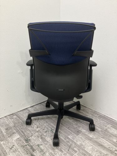 オカムラ 可動肘付エスクードチェア C496ZR FFW4 可動肘付エスクードチェア C496ZR FFW4