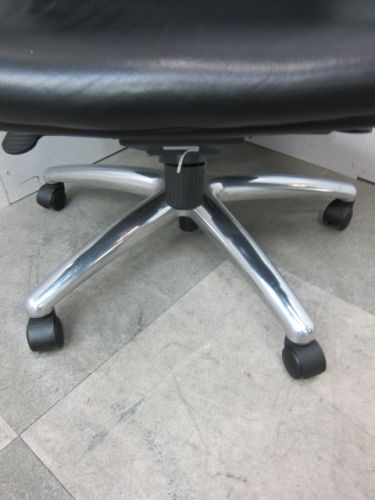 イトーキ エグゼクティブチェア KWC-105LA-Z9 T1 エグゼクティブチェア KWC-105LA-Z9 T1