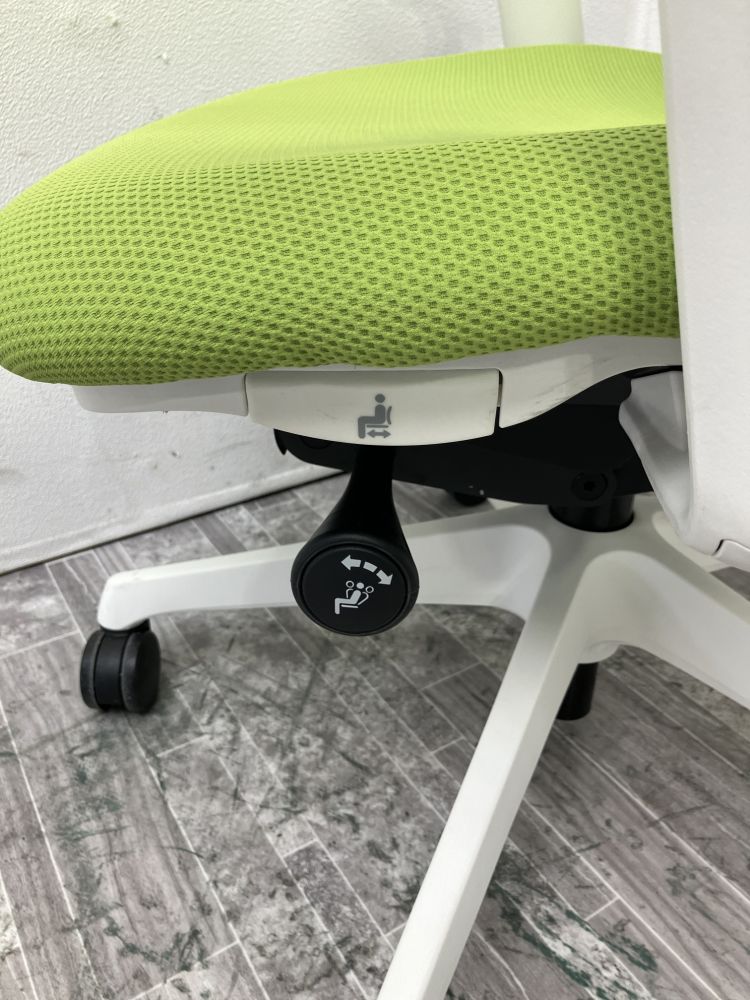 オカムラ 可動肘付シルフィーチェア C688XW FSF5 可動肘付シルフィーチェア C688XW FSF5