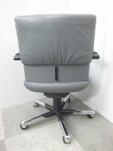 Vitra（ヴィトラ） 肘付フィグラチェア FIGURA 肘付フィグラチェア FIGURA