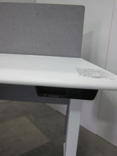 オカムラ デスクパネル付き電動昇降式1150平デスク 3S104P MG99 デスクパネル付き電動昇降式1150平デスク 3S104P MG99