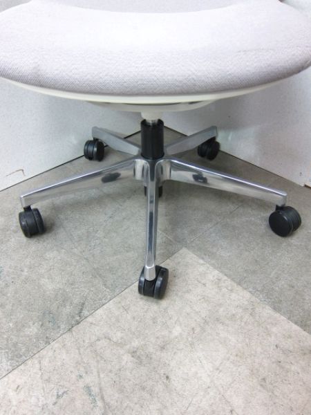 オカムラ 肘付きモードチェア CA25BW FWM3 肘付きモードチェア CA25BW FWM3