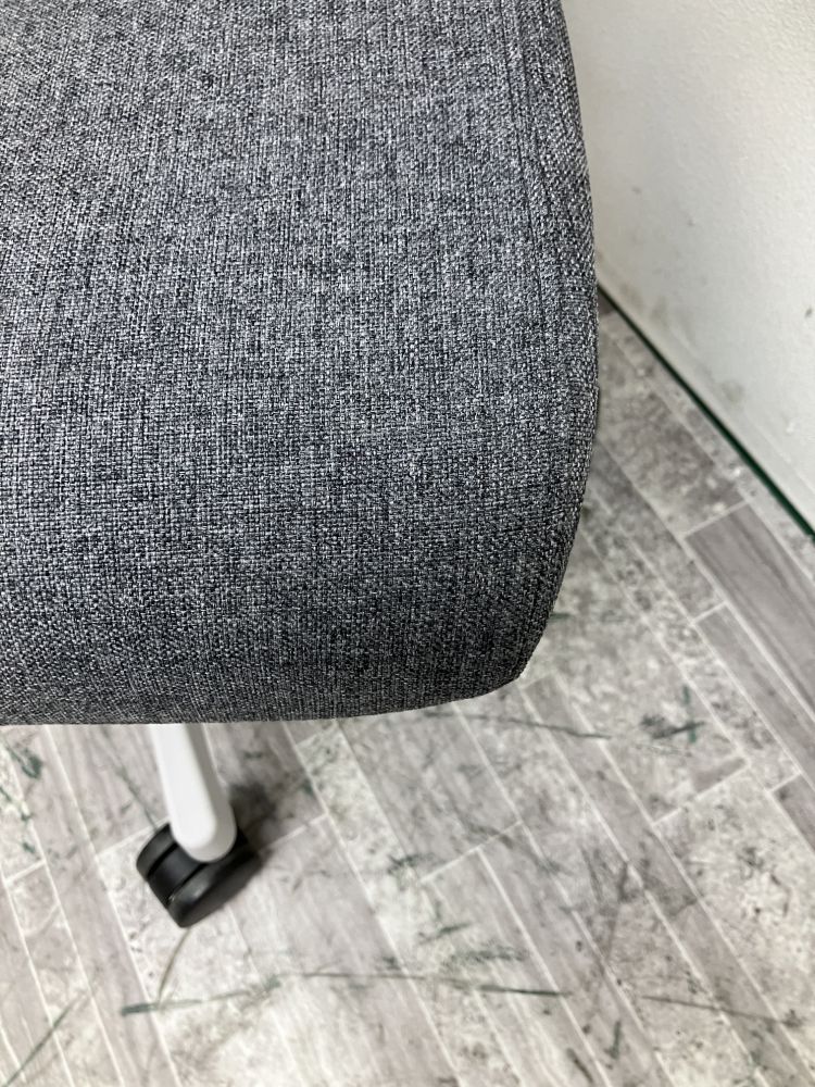 イトーキ ヘッドレスト付き可動肘付きアクトチェア KG-477JE-GNT3 ヘッドレスト付き可動肘付きアクトチェア KG-477JE-GNT3