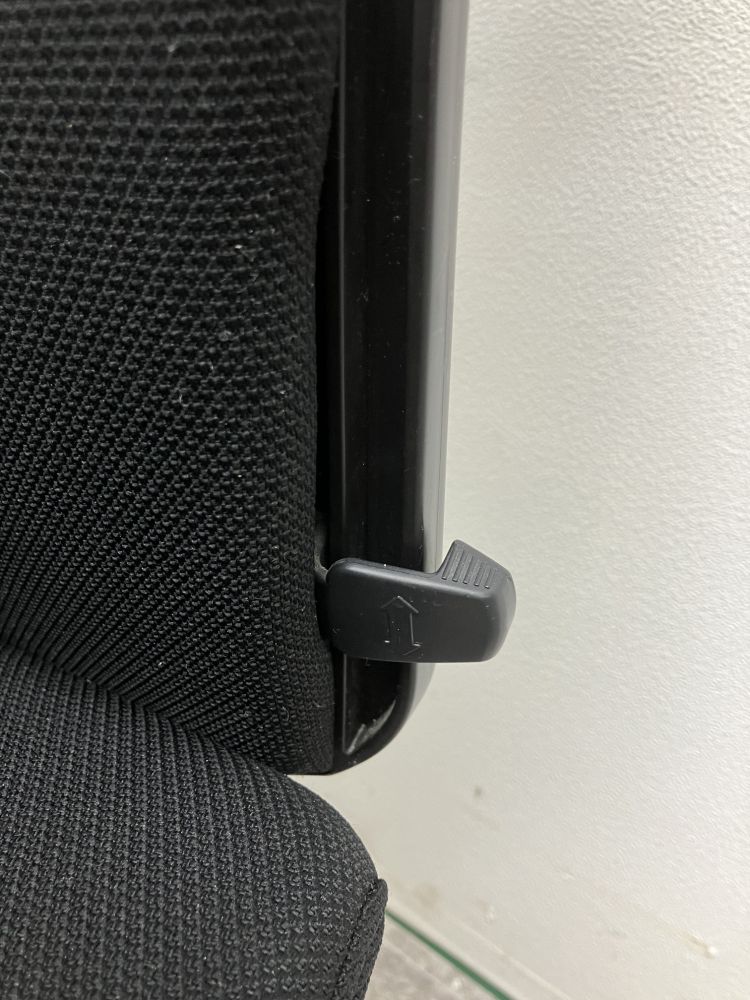 オカムラ ハンガー付きエスクードチェア C436ZR FFW1 ハンガー付きエスクードチェア C436ZR FFW1