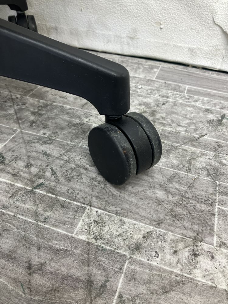 イトーキ 肘付エピオスチェア KE-450GB-T1T1B2 肘付エピオスチェア KE-450GB-T1T1B2