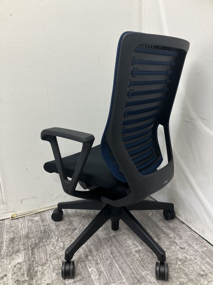 イトーキ 肘付エピオスチェア KE-450GB-T1T1B2 肘付エピオスチェア KE-450GB-T1T1B2