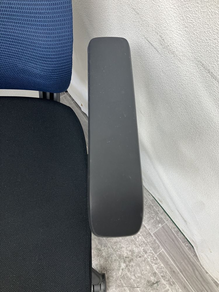 イトーキ 肘付エピオスチェア KE-450GB-T1T1B2 肘付エピオスチェア KE-450GB-T1T1B2