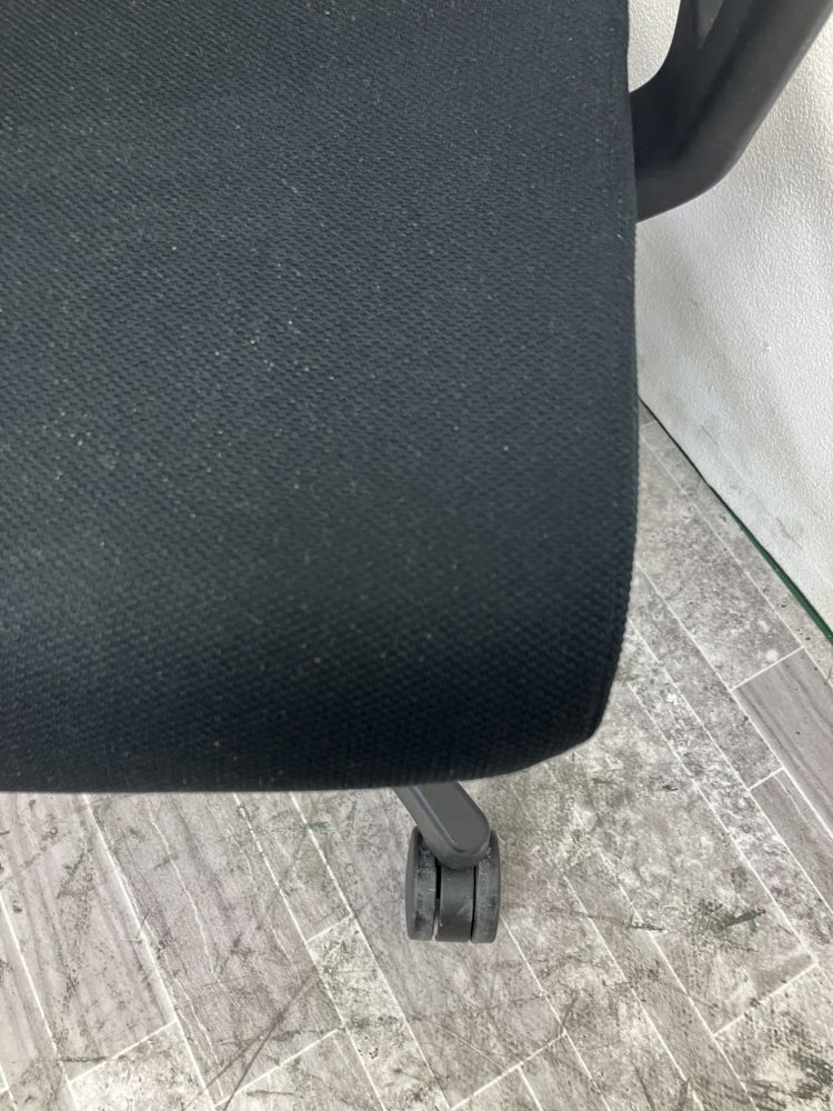 イトーキ 肘付エピオスチェア KE-450GB-T1T1B2 肘付エピオスチェア KE-450GB-T1T1B2