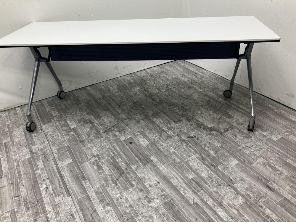 オカムラ 1800サイドスタックテーブル 81B41Y 1800サイドスタックテーブル 81B41Y