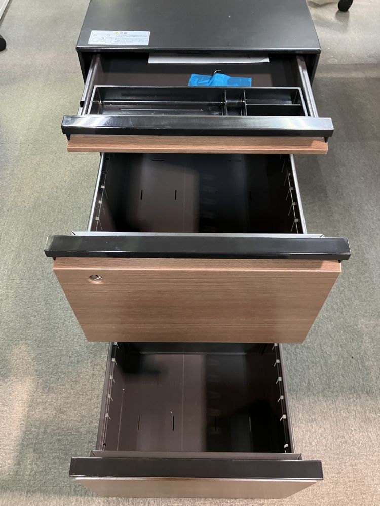 オカムラ 1800L型デスク+ワゴンセット  1800L型デスク+ワゴンセット 