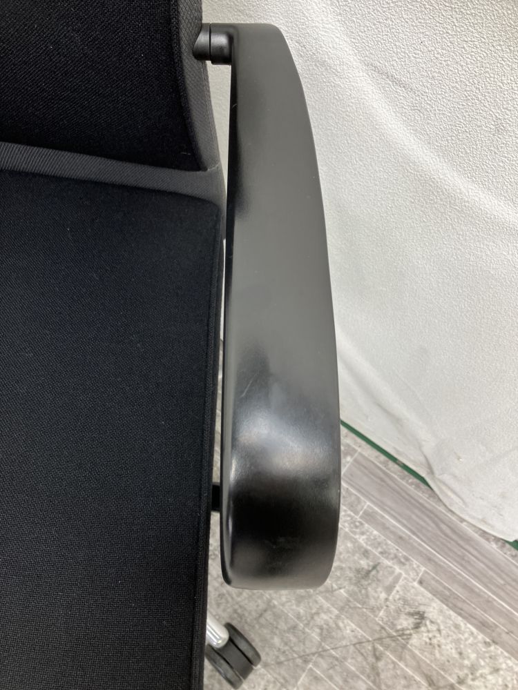 ホウトク（Kusch+Co) 固定肘付ミーティングチェア  固定肘付ミーティングチェア 