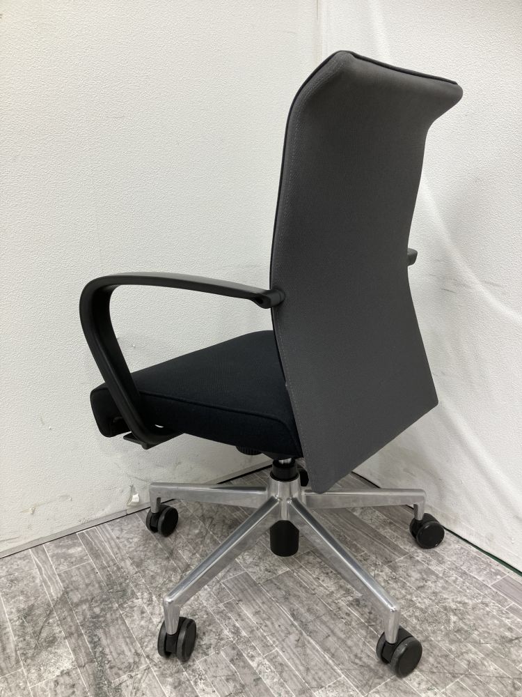 ホウトク（Kusch+Co) 固定肘付ミーティングチェア  固定肘付ミーティングチェア 