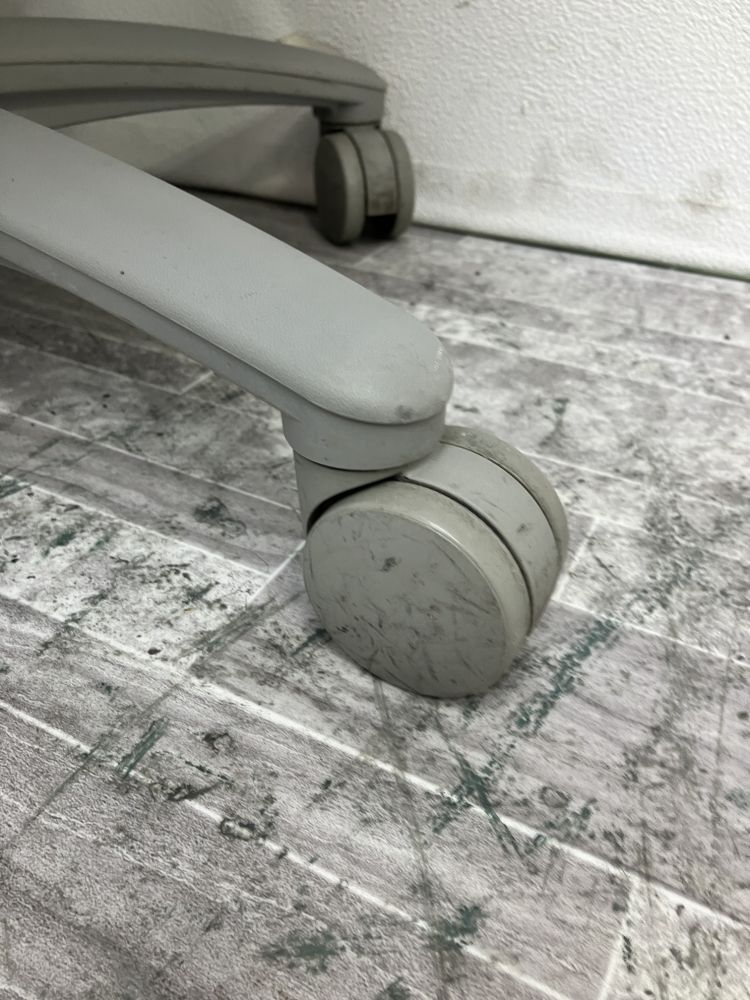 オカムラ 固定肘付カロッツァチェア CK33ZR FS16 固定肘付カロッツァチェア CK33ZR FS16