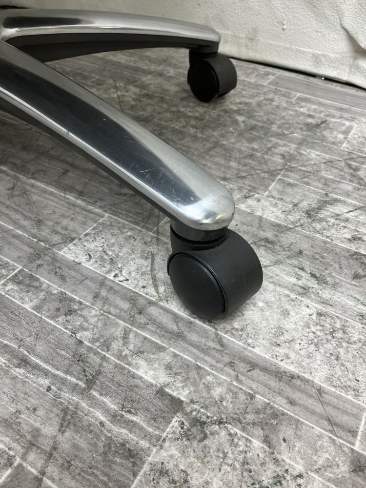 オカムラ 固定肘付マネジメントチェア CF67ZX 固定肘付マネジメントチェア CF67ZX