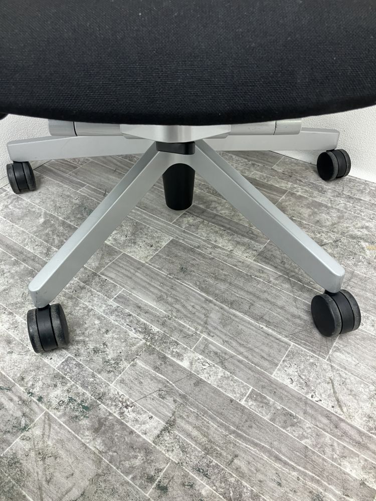 コクヨ 可動肘付アガタAチェア CR-G1202 N 可動肘付アガタAチェア CR-G1202 N