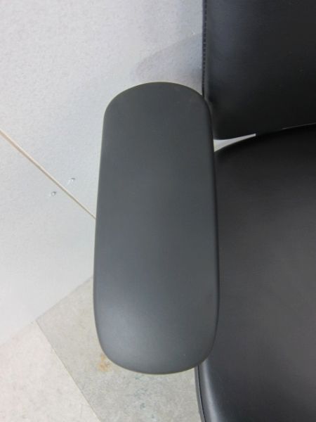 オカムラ ヘッドレスト・可動肘付きコーラルチェア CQ8CBR P676 ヘッドレスト・可動肘付きコーラルチェア CQ8CBR P676