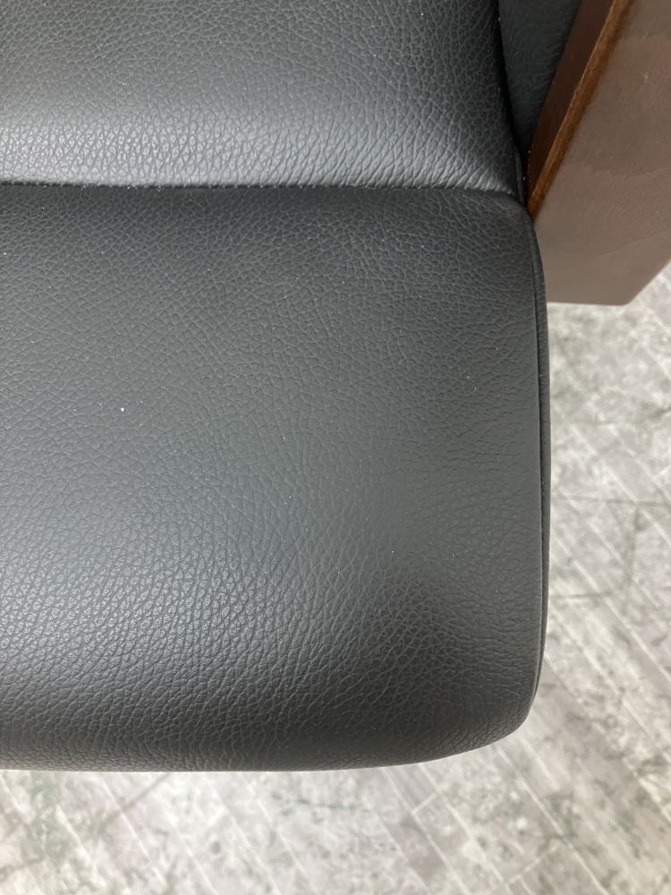 オカムラ 固定肘付エグゼクティブチェア L435SA P535 固定肘付エグゼクティブチェア L435SA P535