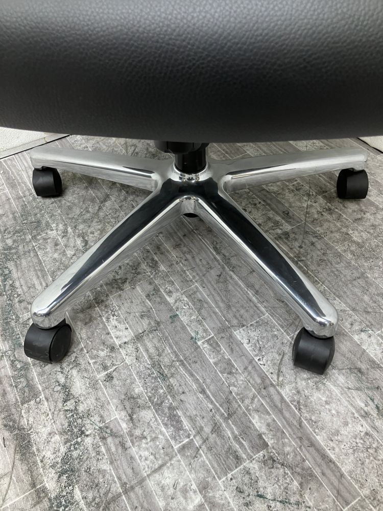 オカムラ 固定肘付エグゼクティブチェア L435SA P535 固定肘付エグゼクティブチェア L435SA P535