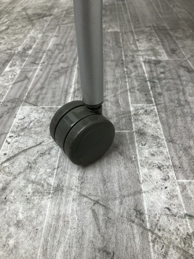 オカムラ キャスター付きフォルマチェア 8107FZ FAK5 キャスター付きフォルマチェア 8107FZ FAK5