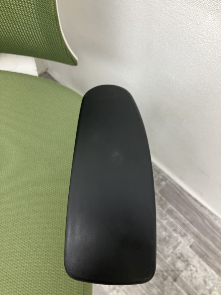 イトーキ 可動肘付せセレーオチェア KF-570JB1-WWQ2 可動肘付せセレーオチェア KF-570JB1-WWQ2