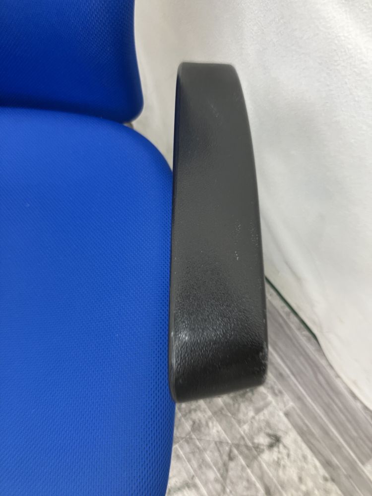 オカムラ 固定肘付カロッツァチェア CK337R 固定肘付カロッツァチェア CK337R