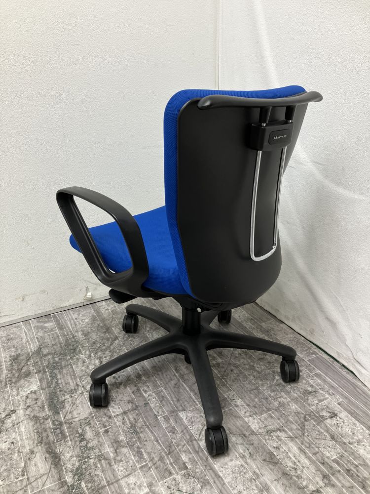 オカムラ 固定肘付カロッツァチェア CK337R 固定肘付カロッツァチェア CK337R