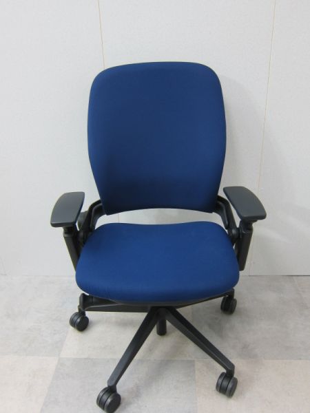 スチールケース(Steelcase) 可動肘付きリープⅤ２チェア/Leap(リープ)シリーズ LEAP-10100 可動肘付きリープⅤ２チェア/Leap(リープ)シリーズ LEAP-10100