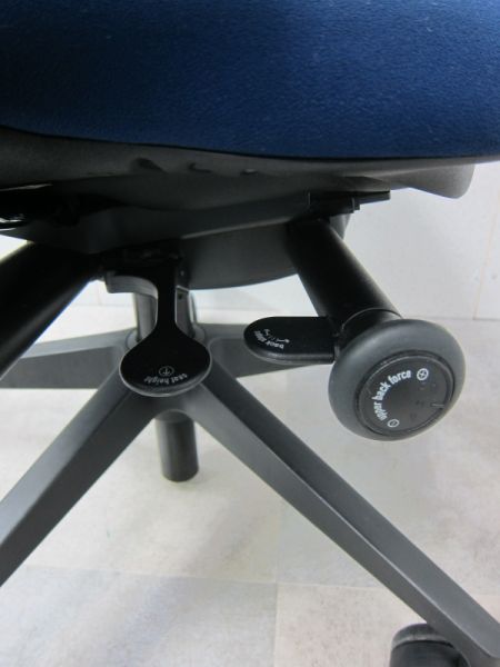 スチールケース(Steelcase) 可動肘付きリープⅤ２チェア/Leap(リープ)シリーズ LEAP-10100 可動肘付きリープⅤ２チェア/Leap(リープ)シリーズ LEAP-10100