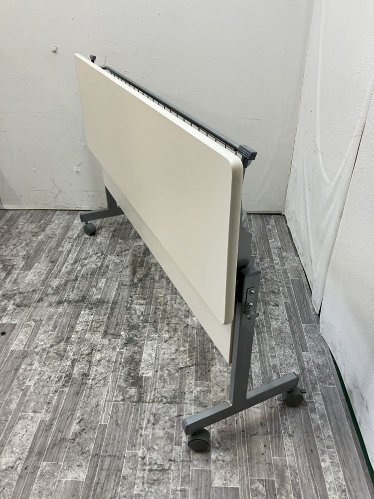 オフィスコム 1500サイドスタックテーブル ホワイト 1500サイドスタックテーブル ホワイト