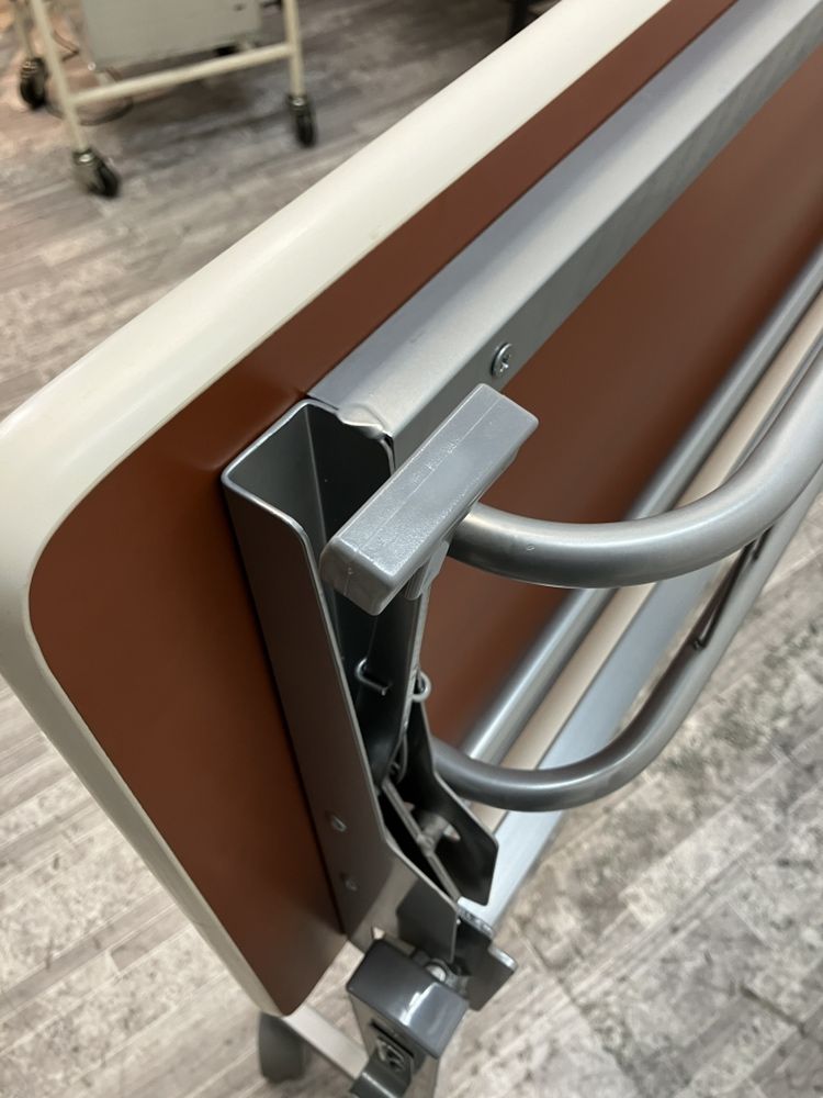 オフィスコム 1500サイドスタックテーブル ホワイト 1500サイドスタックテーブル ホワイト