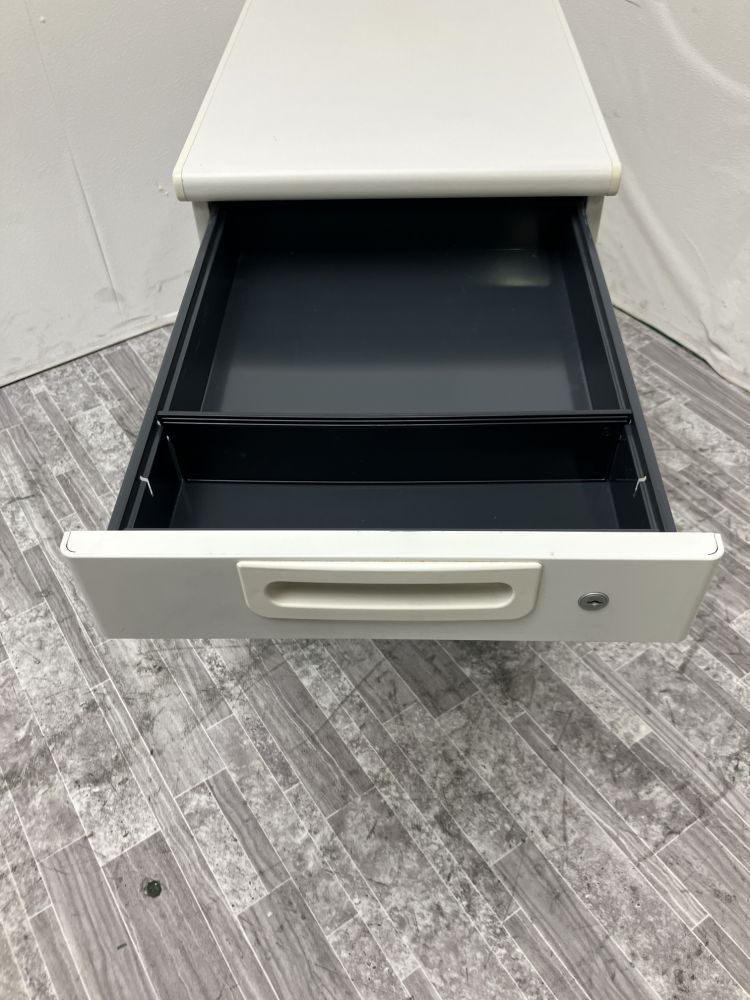 PLUS(プラス) 脇机 ホワイト 脇机 ホワイト