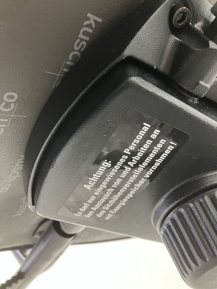 ホウトク（Kusch+Co) 固定肘付ミーティングチェア ブラック 固定肘付ミーティングチェア ブラック