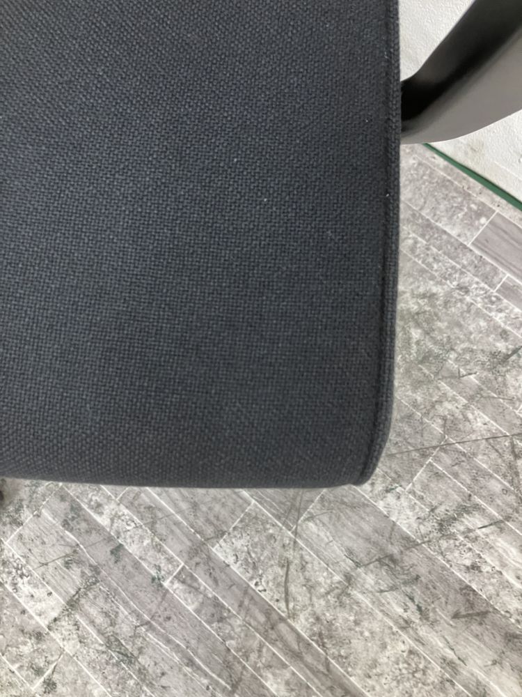 ホウトク（Kusch+Co) 固定肘付ミーティングチェア ブラック 固定肘付ミーティングチェア ブラック