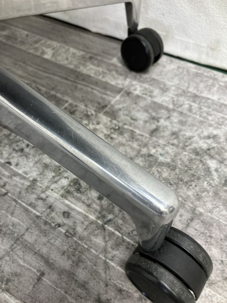 ホウトク（Kusch+Co) 固定肘付ミーティングチェア ブラック 固定肘付ミーティングチェア ブラック