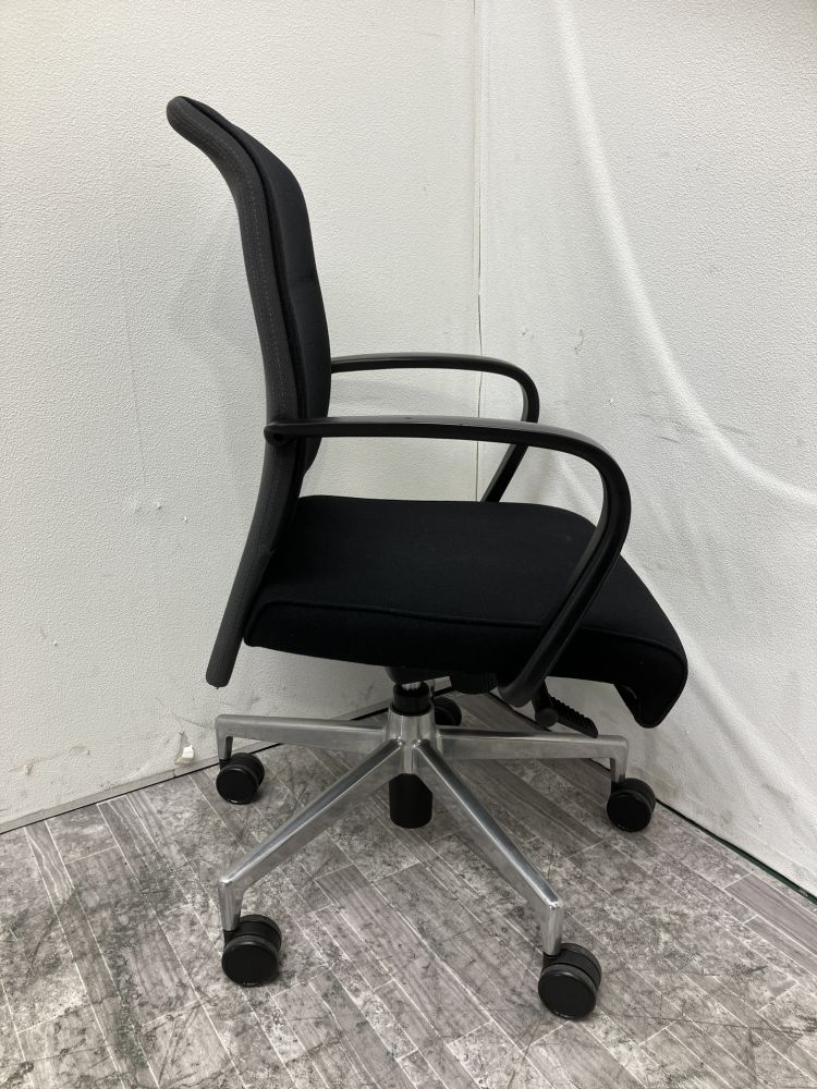 ホウトク（Kusch+Co) 固定肘付ミーティングチェア ブラック 固定肘付ミーティングチェア ブラック