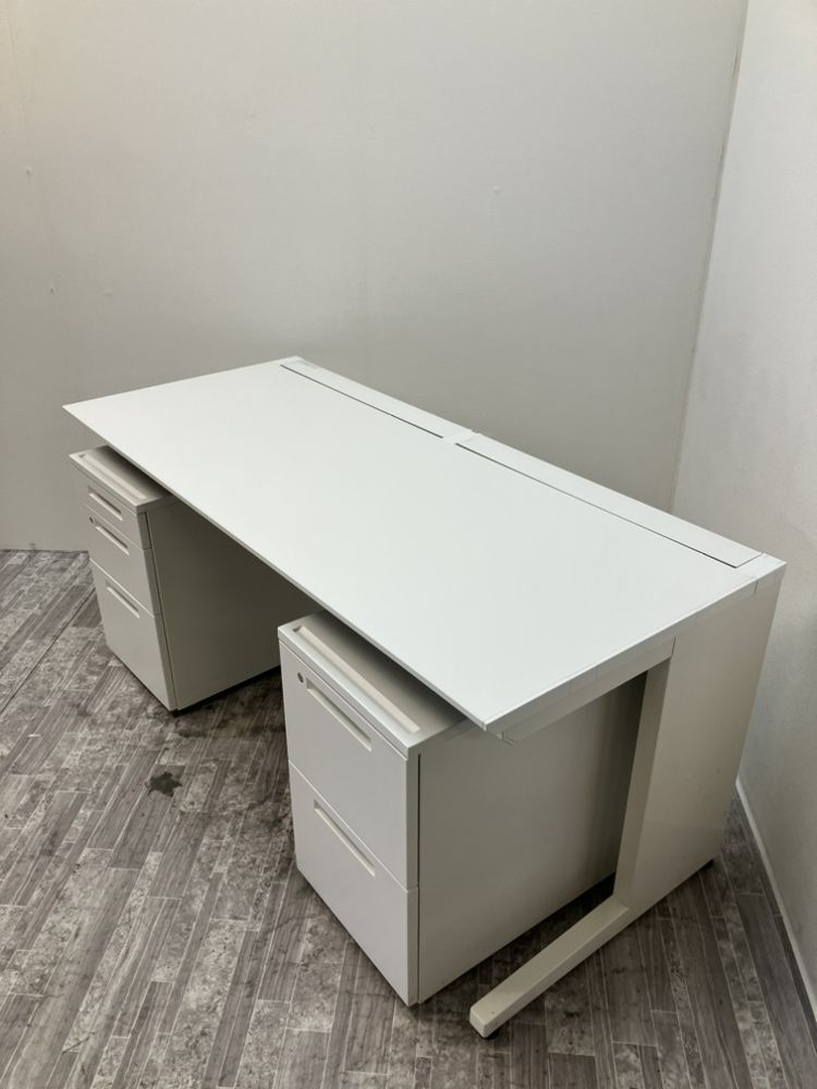 コクヨ 1600平デスク＋ワゴン3点セット  1600平デスク＋ワゴン3点セット 