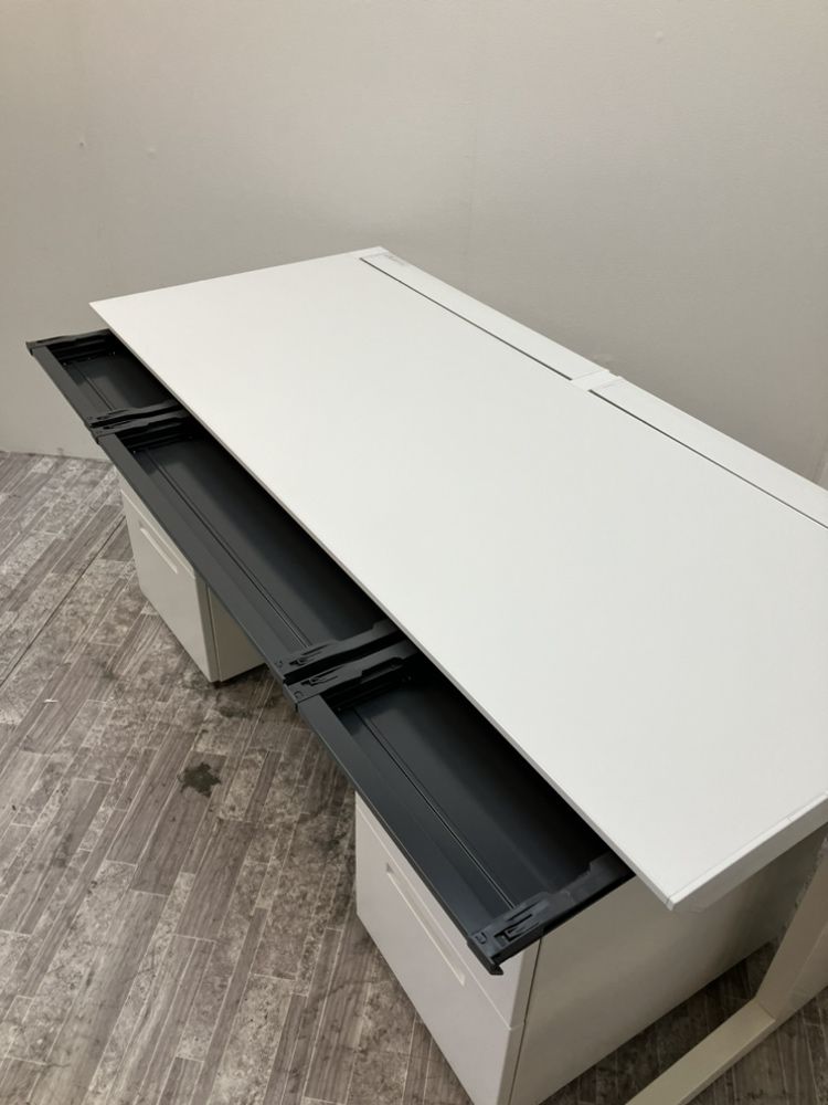 コクヨ 1600平デスク＋ワゴン3点セット  1600平デスク＋ワゴン3点セット 